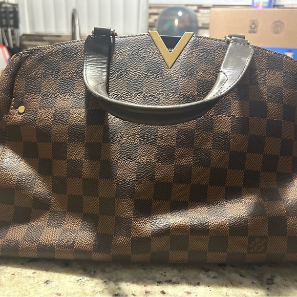 Louis Vuitton purse like new. Comes with dust bag
Lowest $1,300 - Picture 6 of 6